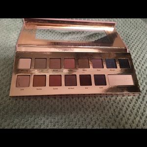 It Cosmetics Naturally Pretty Eyeshadow Pallet